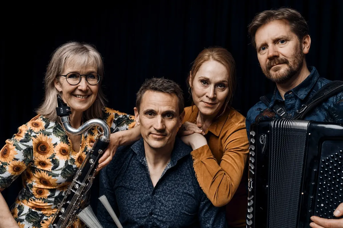 Phønix på torvet — Børnekulturhus Ama´r, København